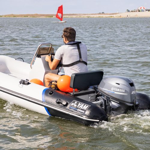 2025-Yamaha-YAM310TAF-EU-Arctic_Grey-Action-003-03