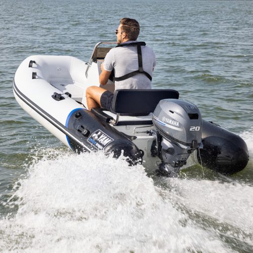 2025-Yamaha-YAM310TAF-EU-Arctic_Grey-Action-005-03