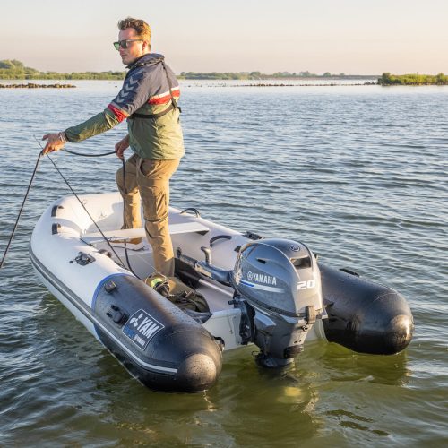 2025-Yamaha-YAM310TAF-EU-Arctic_Grey-Action-008-03