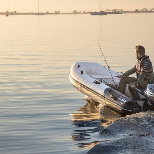 2025-Yamaha-YAM310TAF-EU-Arctic_Grey-Action-012-03