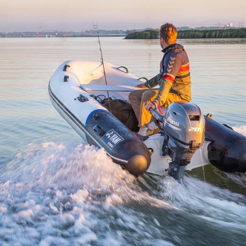 2025-Yamaha-YAM310TAF-EU-Arctic_Grey-Action-014-03