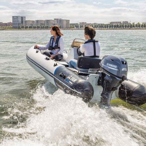 2025-Yamaha-YAM350TAF-EU-Arctic_Grey-Action-003-03