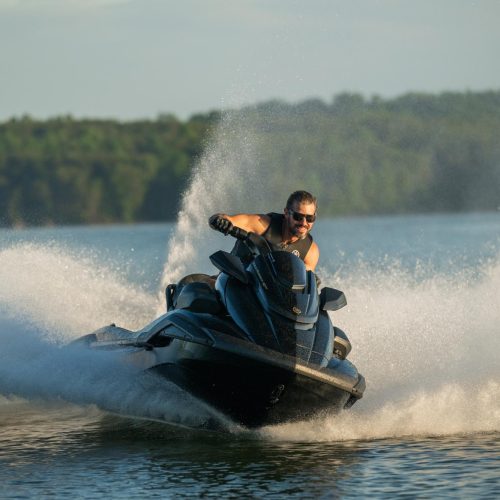 2026-Yamaha-FXLTDSVHO-EU-Black-Action-003-03