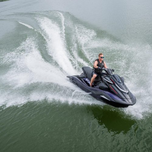 2026-Yamaha-FXSVHO-EU-Nightshade-Action-003-03