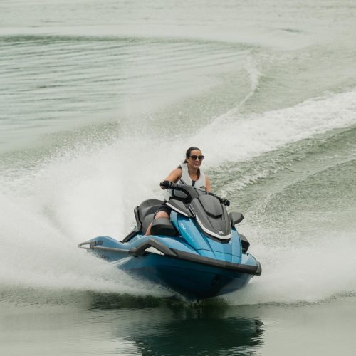 2026-Yamaha-FXSVHOCR-EU-Lagoon_Blue-Action-004-03