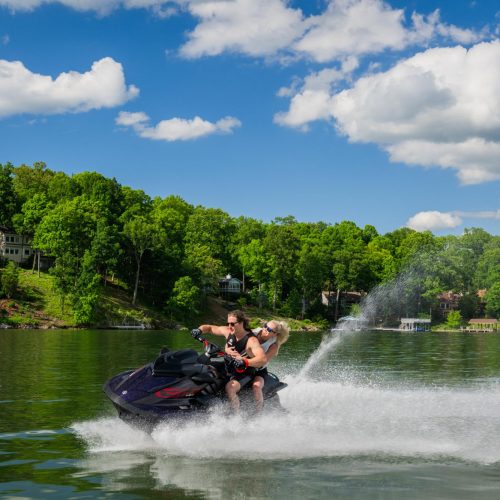 2026-Yamaha-GPHO-EU-Nightshade-Action-002-03