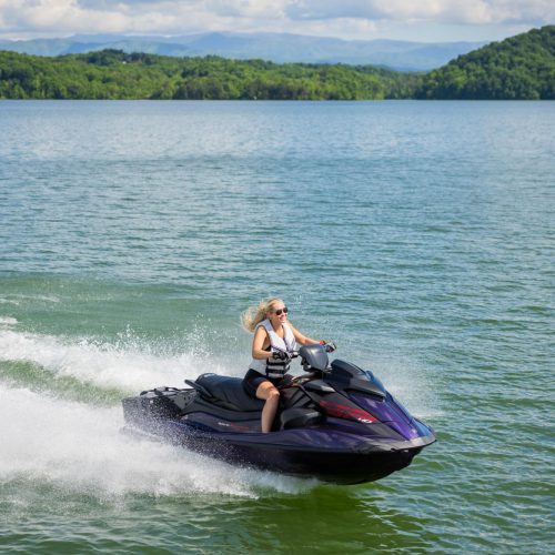 2026-Yamaha-GPHO-EU-Nightshade-Action-004-03