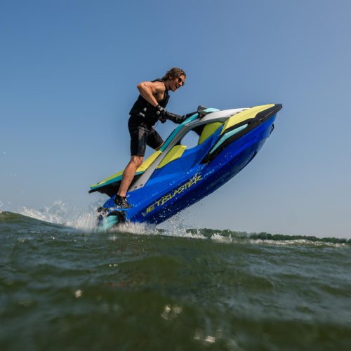 2026-Yamaha-JETBLASTERPRO-EU-Azure_Blue___Lunar_Yellow-Action-002-03