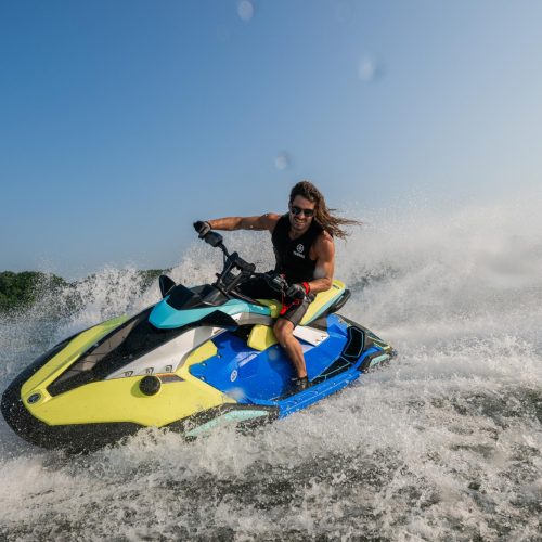 2026-Yamaha-JETBLASTERPRO-EU-Azure_Blue___Lunar_Yellow-Action-008-03