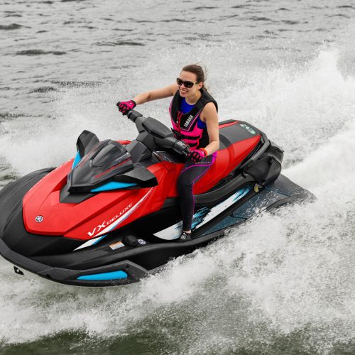 2026-Yamaha-VXDELUXE-EU-Black___Torch_Red-Action-005-03