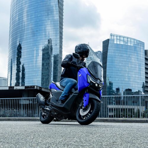 2026-Yamaha-G125YM-EU-Icon_Blue-Action-003-03