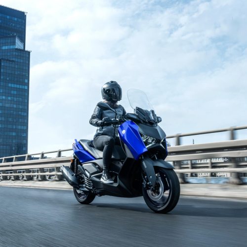 2026-Yamaha-XMAX125A-EU-Icon_Blue-Action-001-03