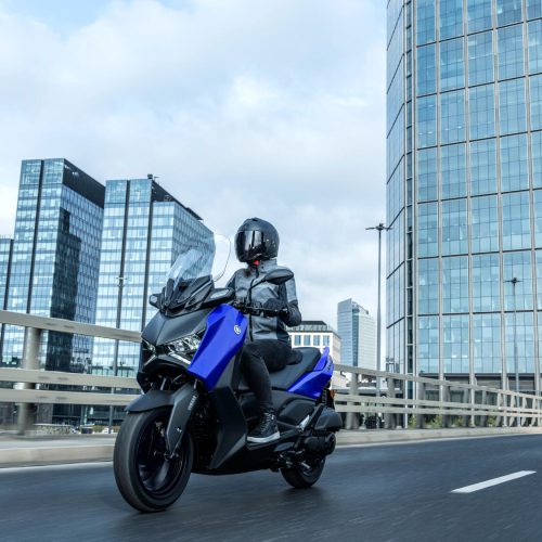2026-Yamaha-XMAX125A-EU-Icon_Blue-Action-002-03