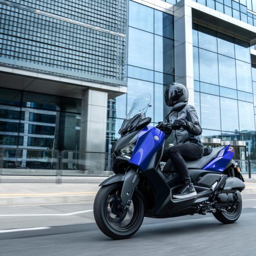 2026-Yamaha-XMAX125A-EU-Icon_Blue-Action-009-03