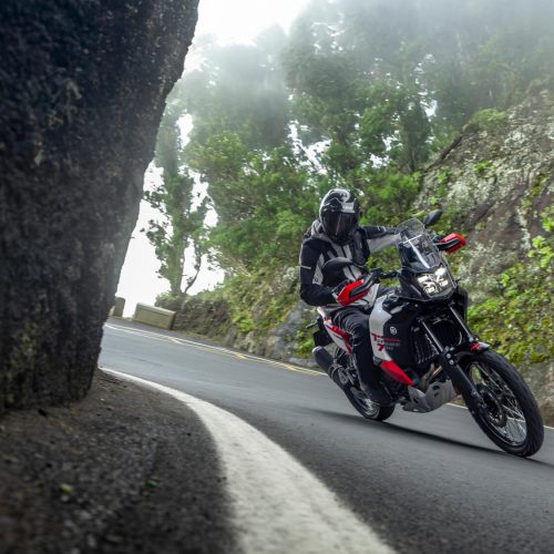 2026-Yamaha-XTZ700D-EU-Redline_White-Action-014-03