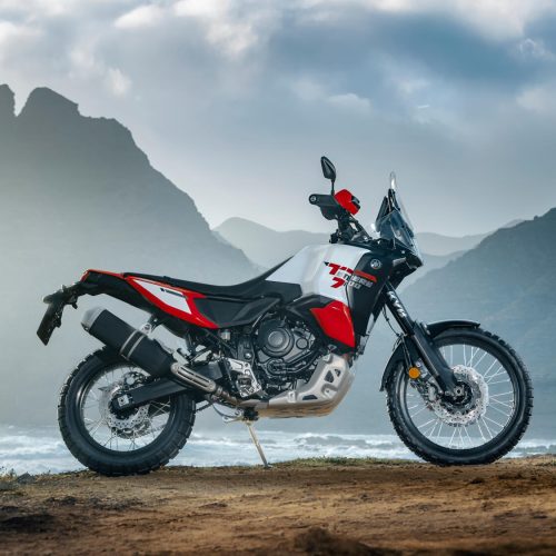 2026-Yamaha-XTZ700D-EU-Redline_White-Static-003-03