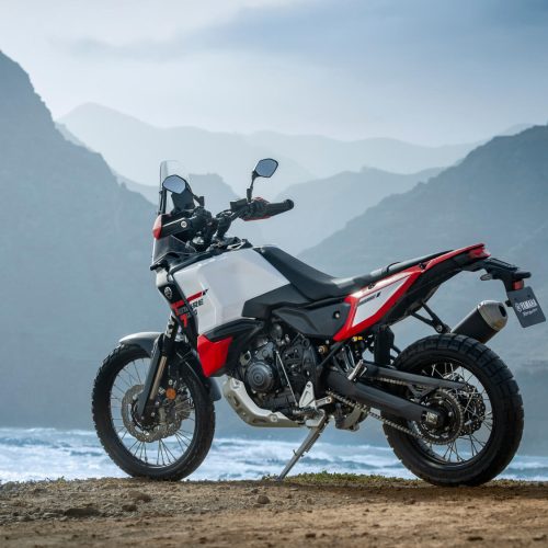 2026-Yamaha-XTZ700D-EU-Redline_White-Static-005-03