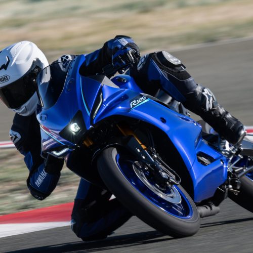 2026-Yamaha-YZF-R125A-EU-Icon_Blue-Action-002-03