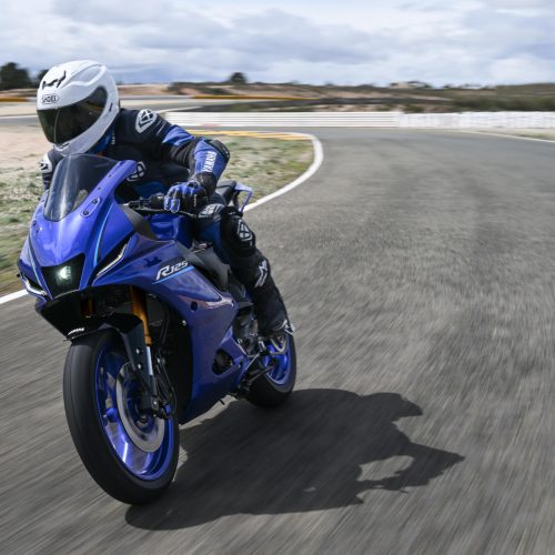 2026-Yamaha-YZF-R125A-EU-Icon_Blue-Action-004-03