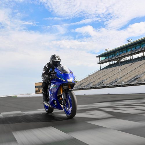 2026-Yamaha-YZF700R7-EU-Icon_Blue-Action-003-03 — kopia