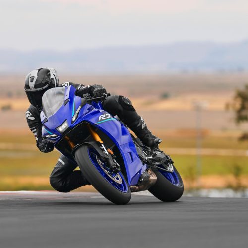 2026-Yamaha-YZF700R7-EU-Icon_Blue-Action-004-03 — kopia