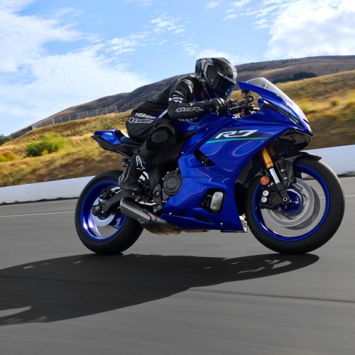 2026-Yamaha-YZF700R7-EU-Icon_Blue-Action-006-03 — kopia