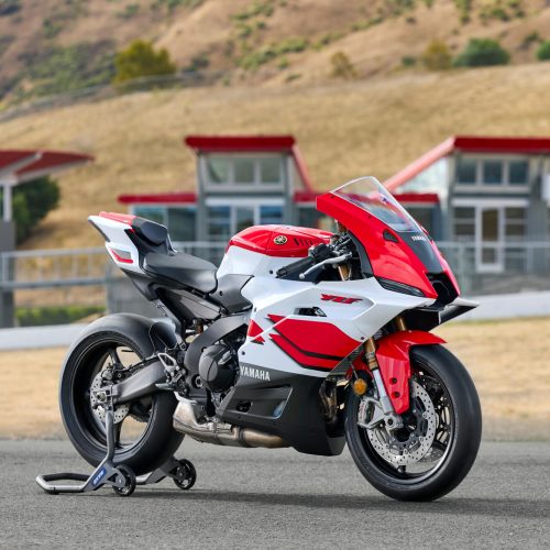 2026-Yamaha-YZF900R9-EU-Anniversary_White-Static-001-03
