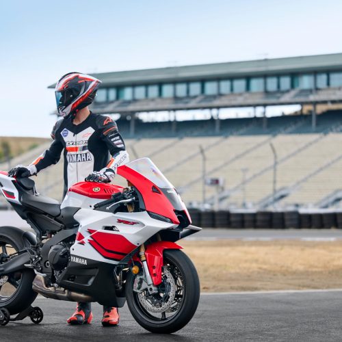 2026-Yamaha-YZF900R9-EU-Anniversary_White-Static-002-03