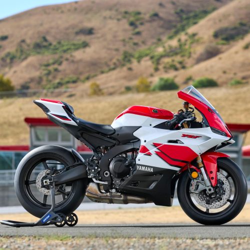 2026-Yamaha-YZF900R9-EU-Anniversary_White-Static-003-03
