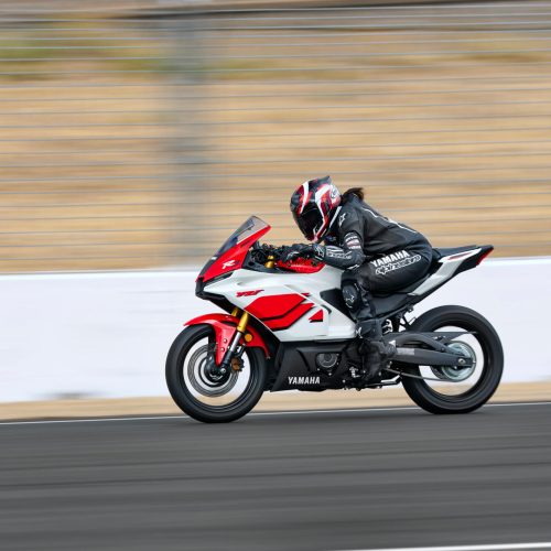 2026-Yamaha-YZFR320-EU-Anniversary_White-Action-003-03