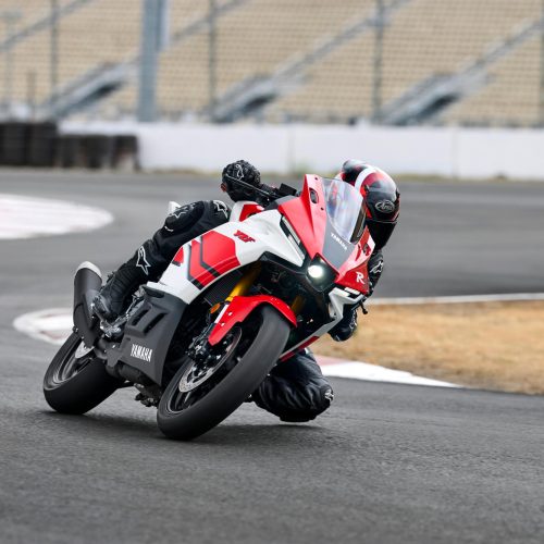 2026-Yamaha-YZFR320-EU-Anniversary_White-Action-004-03