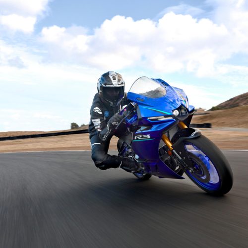 2026-Yamaha-YZFR320-EU-Icon_Blue-Action-001-03