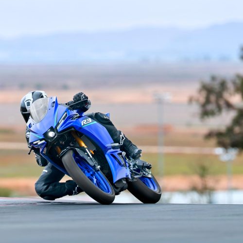 2026-Yamaha-YZFR320-EU-Icon_Blue-Action-002-03
