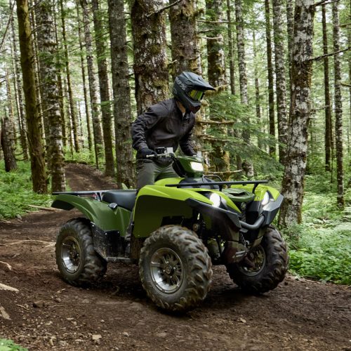 2026-Yamaha-YFM700FWAD-EU-Tactical_Green___Acid_Green-Action-001-03