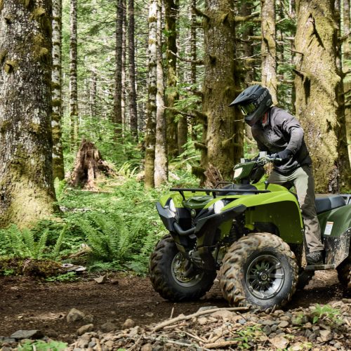 2026-Yamaha-YFM700FWAD-EU-Tactical_Green___Acid_Green-Action-002-03