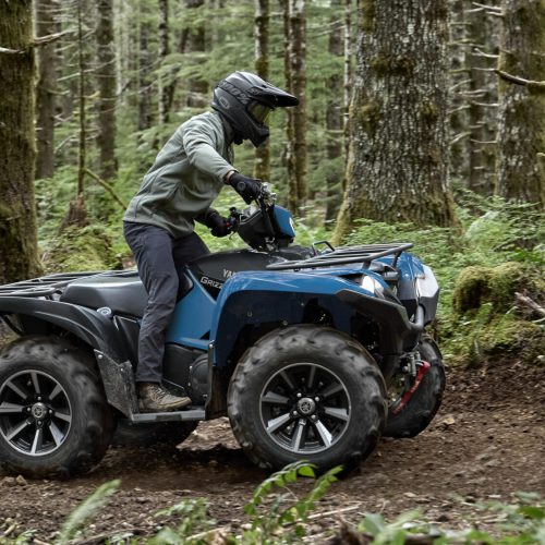 2026-Yamaha-YFM700FWAD-S-EU-Dusty_Blue-Action-001-03