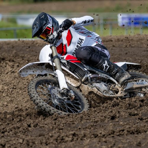2026-Yamaha-YZ450FSV-EU-Anniversary_White-Action-006-03