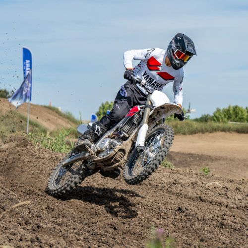 2026-Yamaha-YZ450FSV-EU-Anniversary_White-Action-010-03