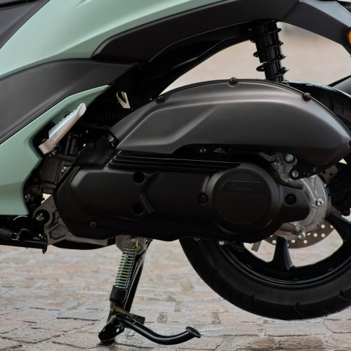 2025-Yamaha-LMW125AYM-EU-NA-Detail-004-03