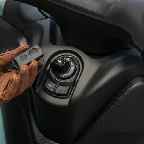 2025-Yamaha-LMW125AYM-EU-NA-Detail-006-03