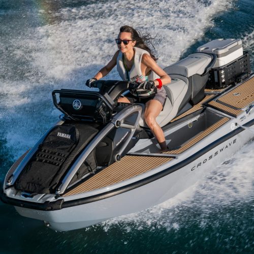 2027-Yamaha-CROSSWAVE-EU-Mist_Grey-Action-003-03
