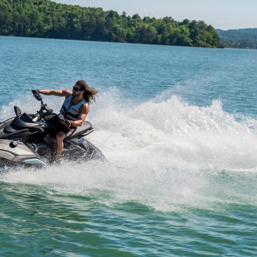 2027-Yamaha-JETBLASTERPRO-EU-Black_Mint-Action-007-03